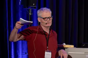 R13 bot eine sehr gute Hörumgebung für Surround-Material, hier zu sehen beim Vortrag von Rainer Maillard